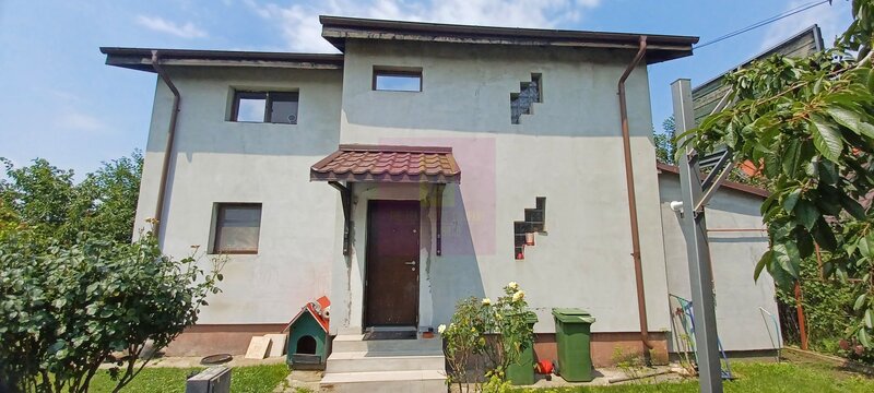 Sabareni, casa 2011, P+M 4 camere + dependinte, curte 500 mp